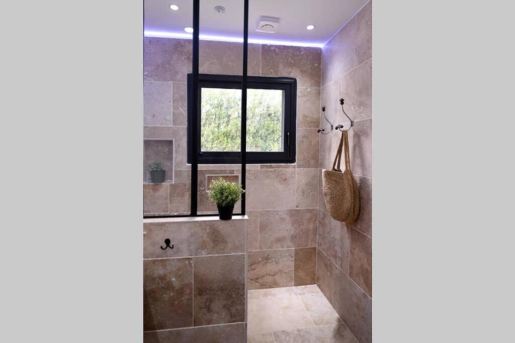 Le Galinie Chic'Art. Un Bel Atelier Avec Piscine Villa Carpentras Exterior photo