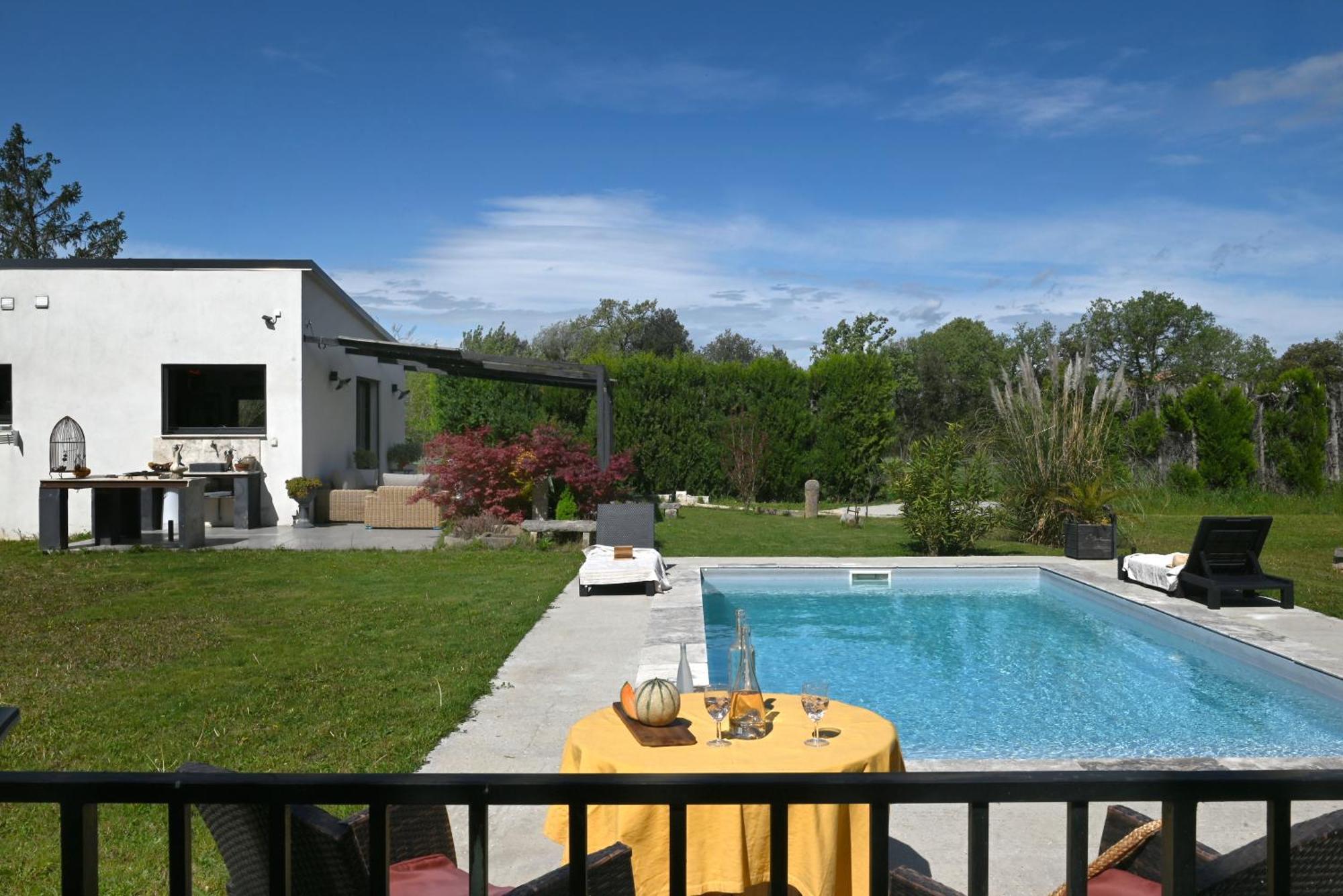 Le Galinie Chic'Art. Un Bel Atelier Avec Piscine Villa Carpentras Exterior photo
